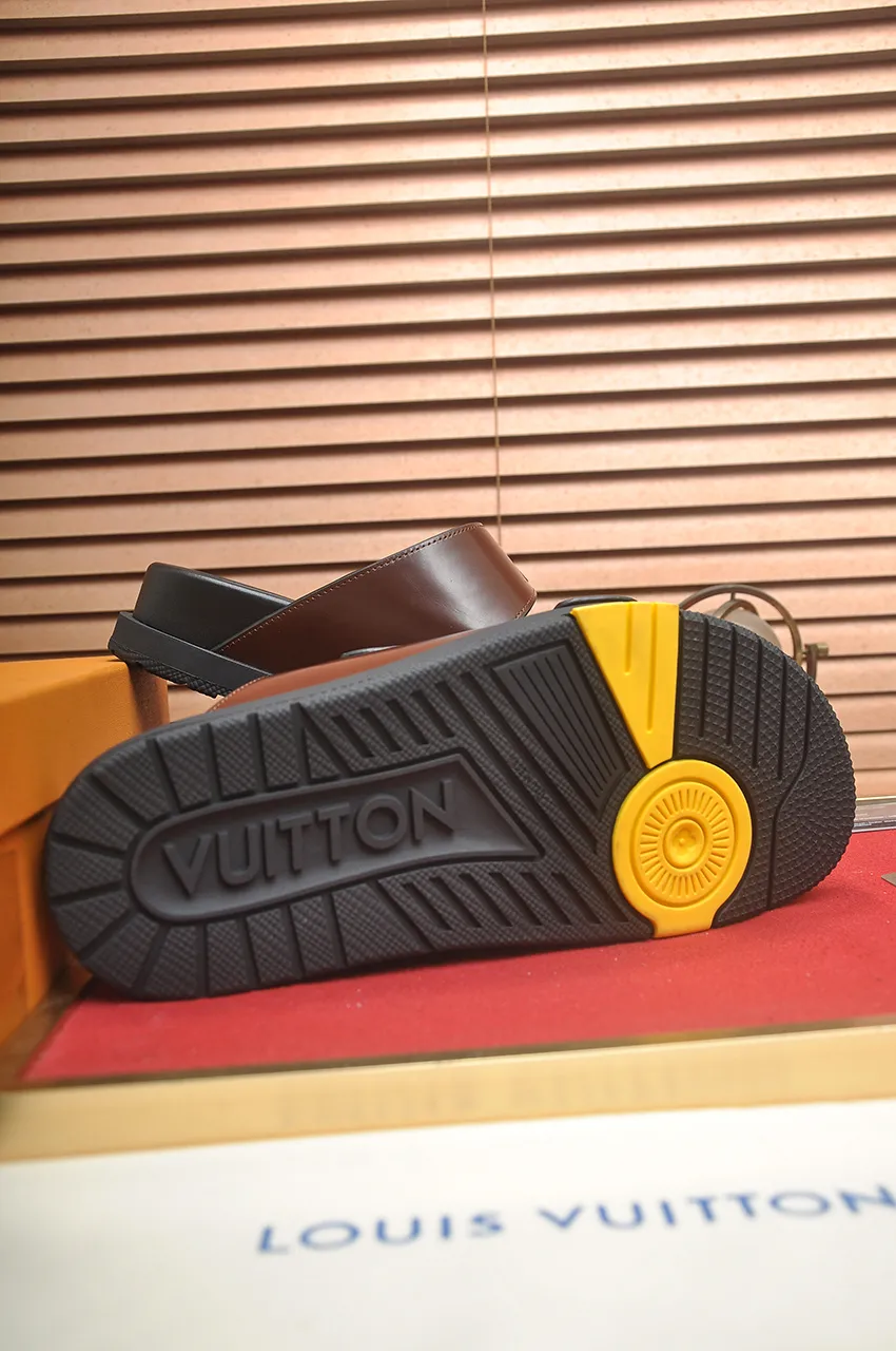 Men's shoes 💰400💶 [Louis Vuitton LV slippers] (high-end cowhide) counter 1:1 fashion style, a must-have for summer! The designer used LV’s iconic outsole. The original simple slippers instantly become fashionable! The upper is made of flexible special cowhide leather straps alternately, and the workmanship is exquisite! A must-have for stylish men in summer, size 38-45 (45 customized)